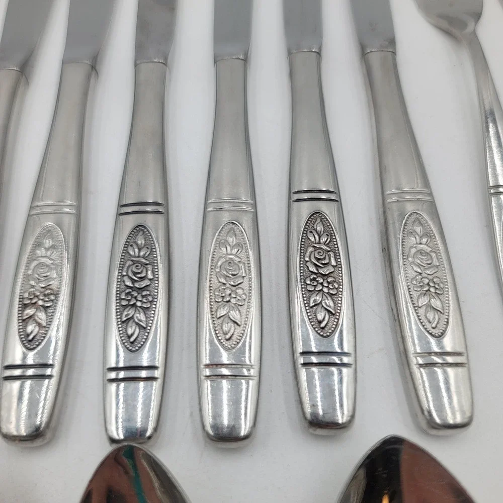 31pc VTG Oneida Rose Pendant Stainless Flatware Set Knives Forks Spoons Floral